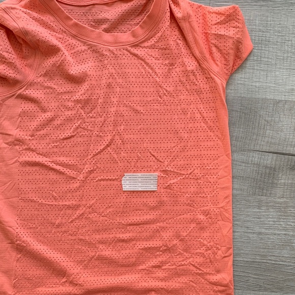 lululemon athletica Coral Short Sleeve Tee - Picture 9 of 9